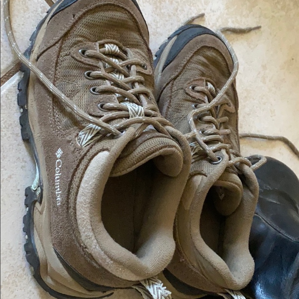 Great quality Columbia hike shoes size 8/8.5